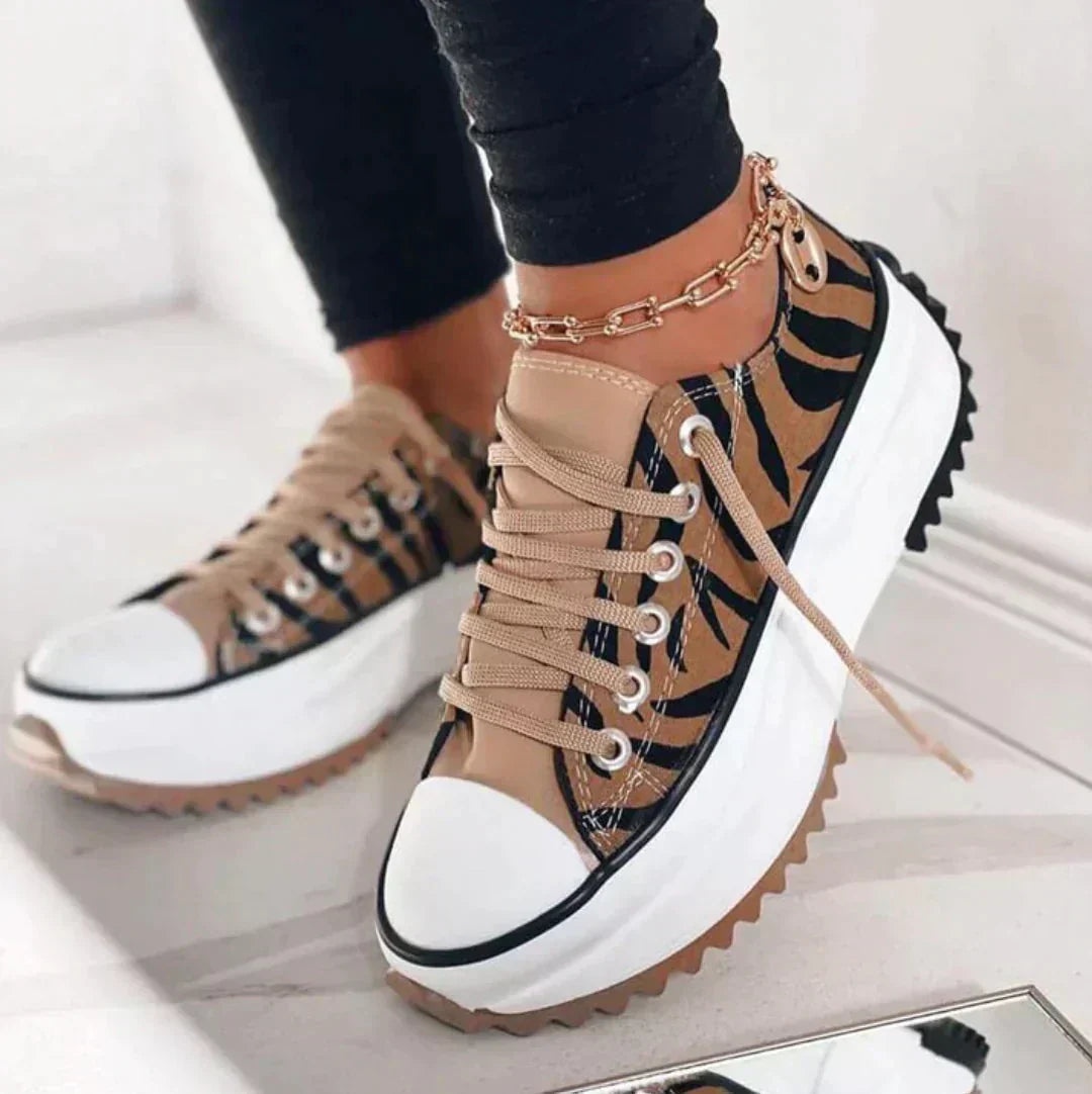 Contrast Stitch Lug Sole Platform Lace Up Casual Sneaker